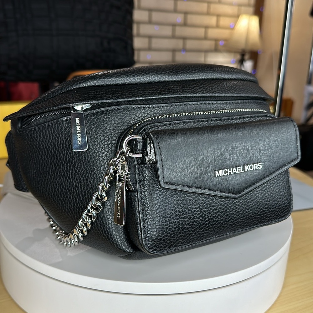 Authentic Michael kors black leather Fanny pack bag in excellent condition